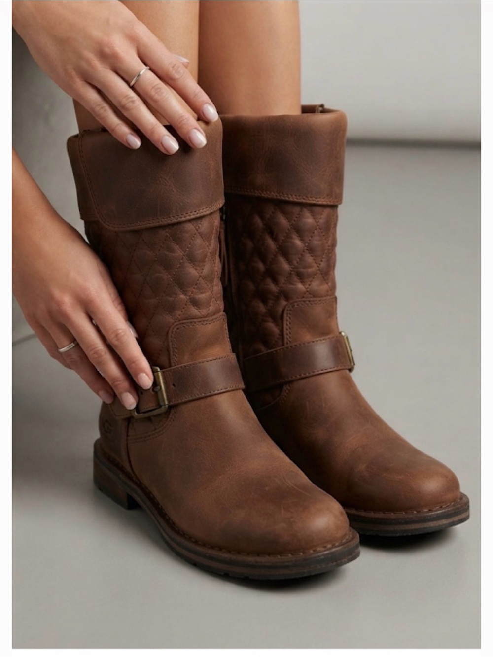 Ugg Australia Leather Boots – Style and Comfort